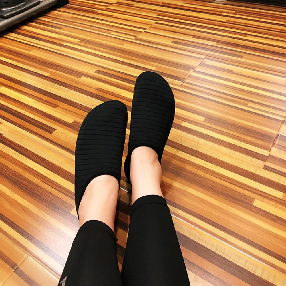 1Pair Yoga Socks Non-Slip Silicone Grip Socks for Pilates Ballet Dance Fitness Room Use Enhanced Balance Stability Comfortable
1Pair Yoga Socks Non-Slip Silicone Grip Socks for Pilates Ballet Dance Fitness Room Use Enhanced Balance Stability Comfortable
