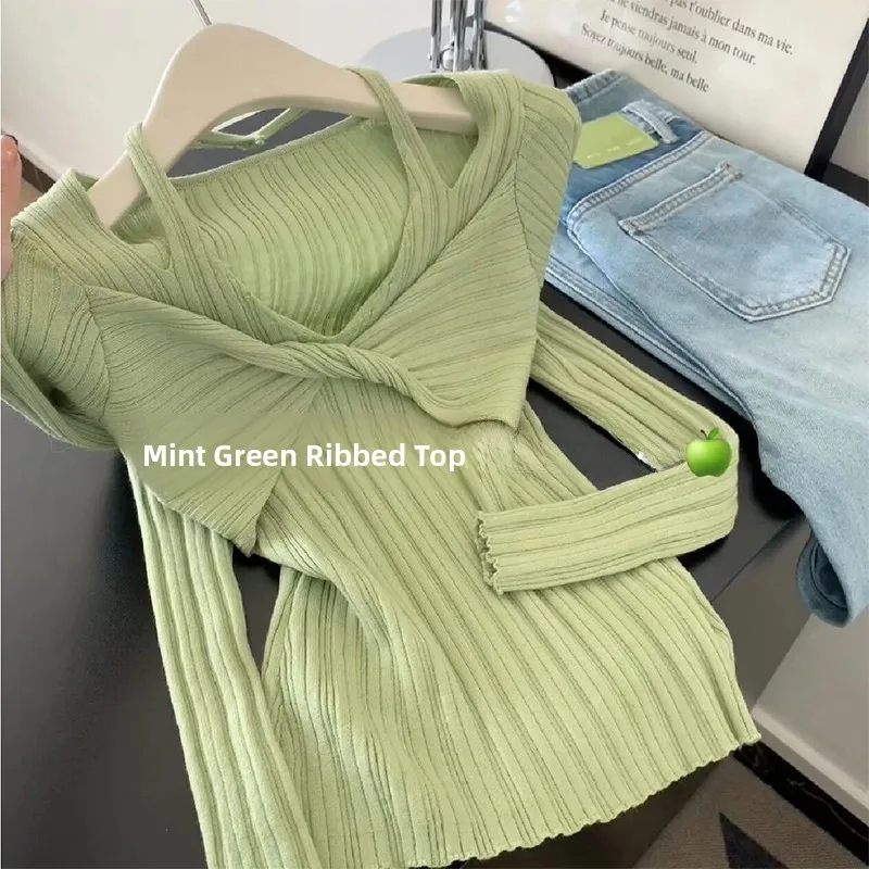 Spring 2026 Korean Style Women's Slim Fit Knitted Neck Hanging Casual Overhead Top Design Sensation Fashionable Body Shaping
Spring 2026 Korean Style Women's Slim Fit Knitted Neck Hanging Casual Overhead Top Design Sensation Fashionable Body Shaping