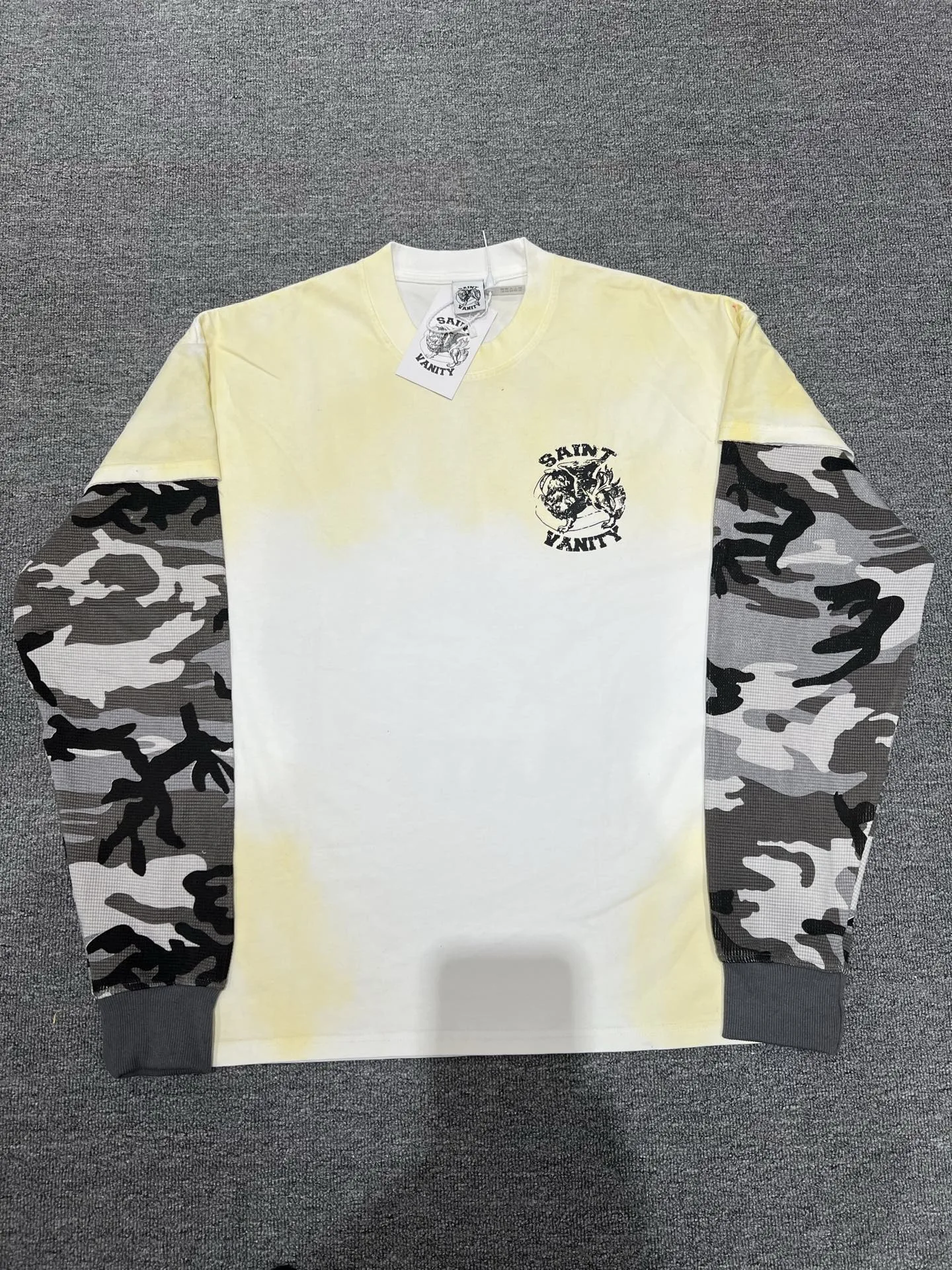 SAINT VANITY Camouflage Patchwork Sleeve Long Sleeve T-Shirt Trendy Loose Fit Cotton round Neck Spring Unisex T-Shirt
SAINT VANITY Camouflage Patchwork Sleeve Long Sleeve T-Shirt Trendy Loose Fit Cotton round Neck Spring Unisex T-Shirt