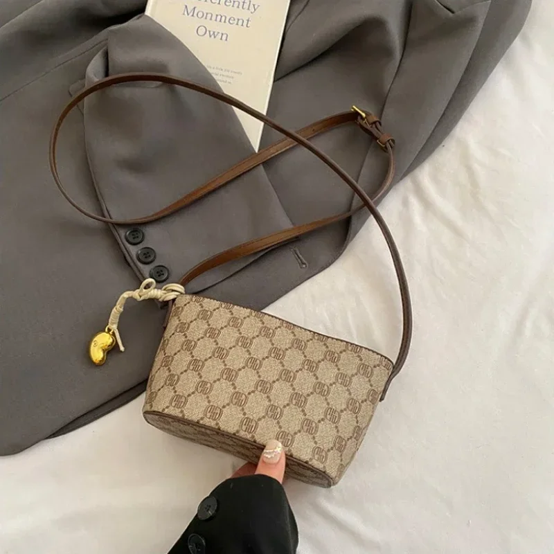 Simple Yet Fashionable Crossbody-Bag With Elegant Minimalist Design And Solid Color Offering Roomy Compartments As A Diaper Bag
Simple Yet Fashionable Crossbody-Bag With Elegant Minimalist Design And Solid Color Offering Roomy Compartments As A Diaper Bag