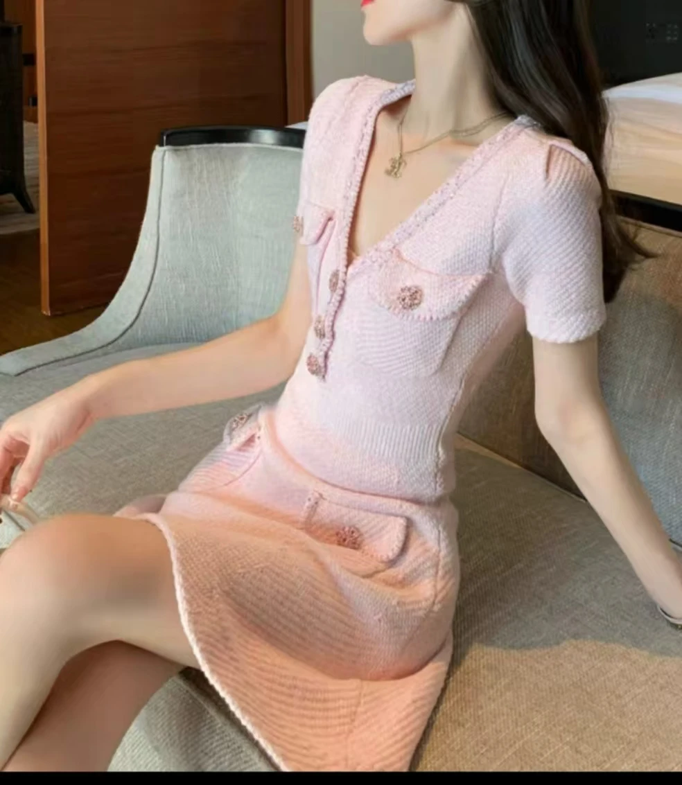 Pink Knitting Dress Women Short Sleeve Vintage V-neck Four Pocket Loose Dresses Diamonds Button Mini Vestidos 5220602
Pink Knitting Dress Women Short Sleeve Vintage V-neck Four Pocket Loose Dresses Diamonds Button Mini Vestidos 5220602
