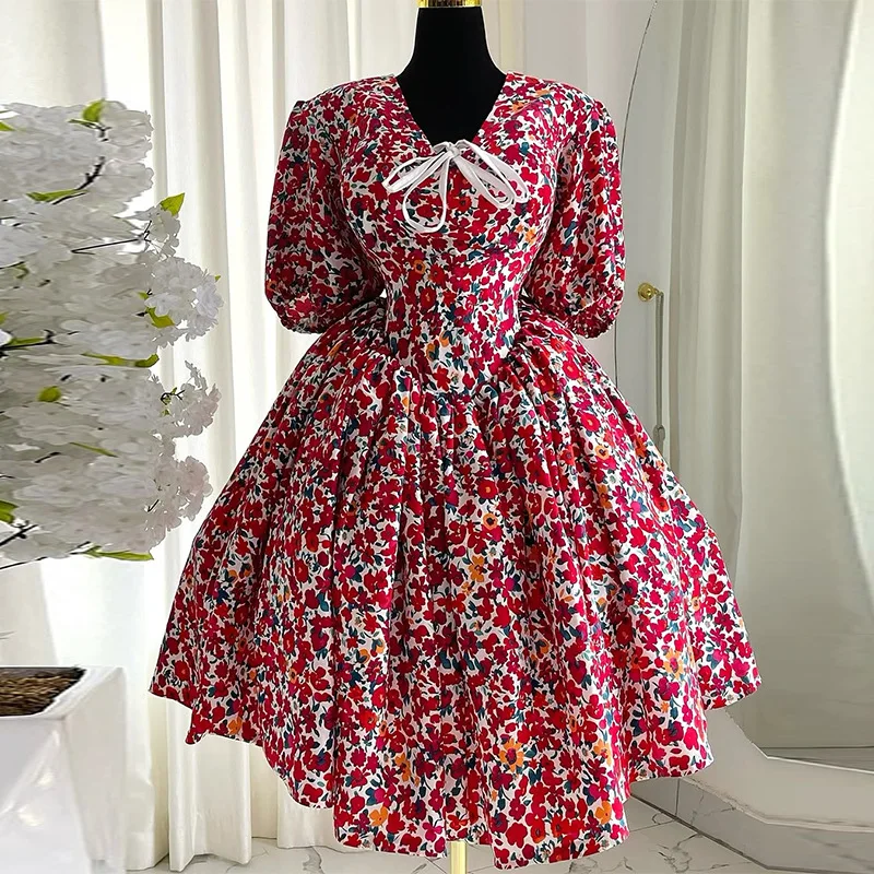 New fashionable floral lace-up V-neck high-waisted A-word bubble sleeve dress, simple and versatile temperament, elegant holiday
New fashionable floral lace-up V-neck high-waisted A-word bubble sleeve dress, simple and versatile temperament, elegant holiday