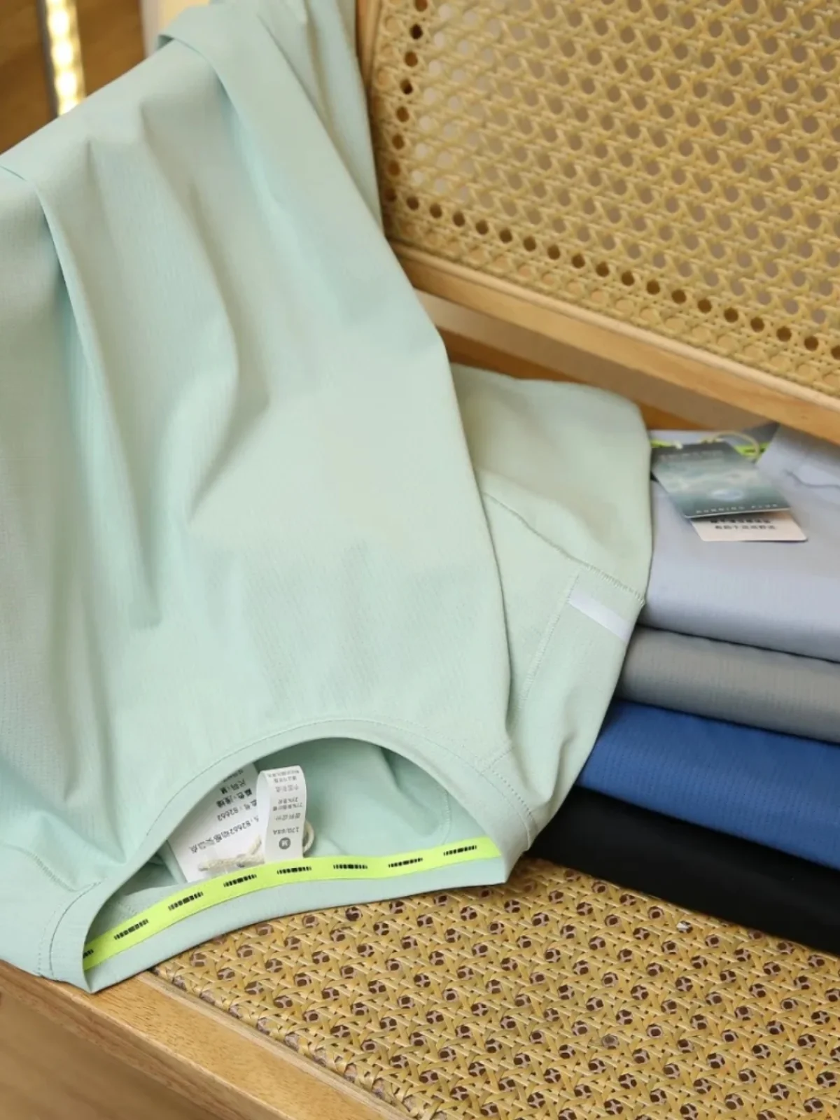 Ice Skin Micro-Pore Men's T-irt Qui-Dry High Elastici Breathable Sport Ice Silk ort Sve round Ne Urban Faion
Ice Skin Micro-Pore Men's T-irt Qui-Dry High Elastici Breathable Sport Ice Silk ort Sve round Ne Urban Faion