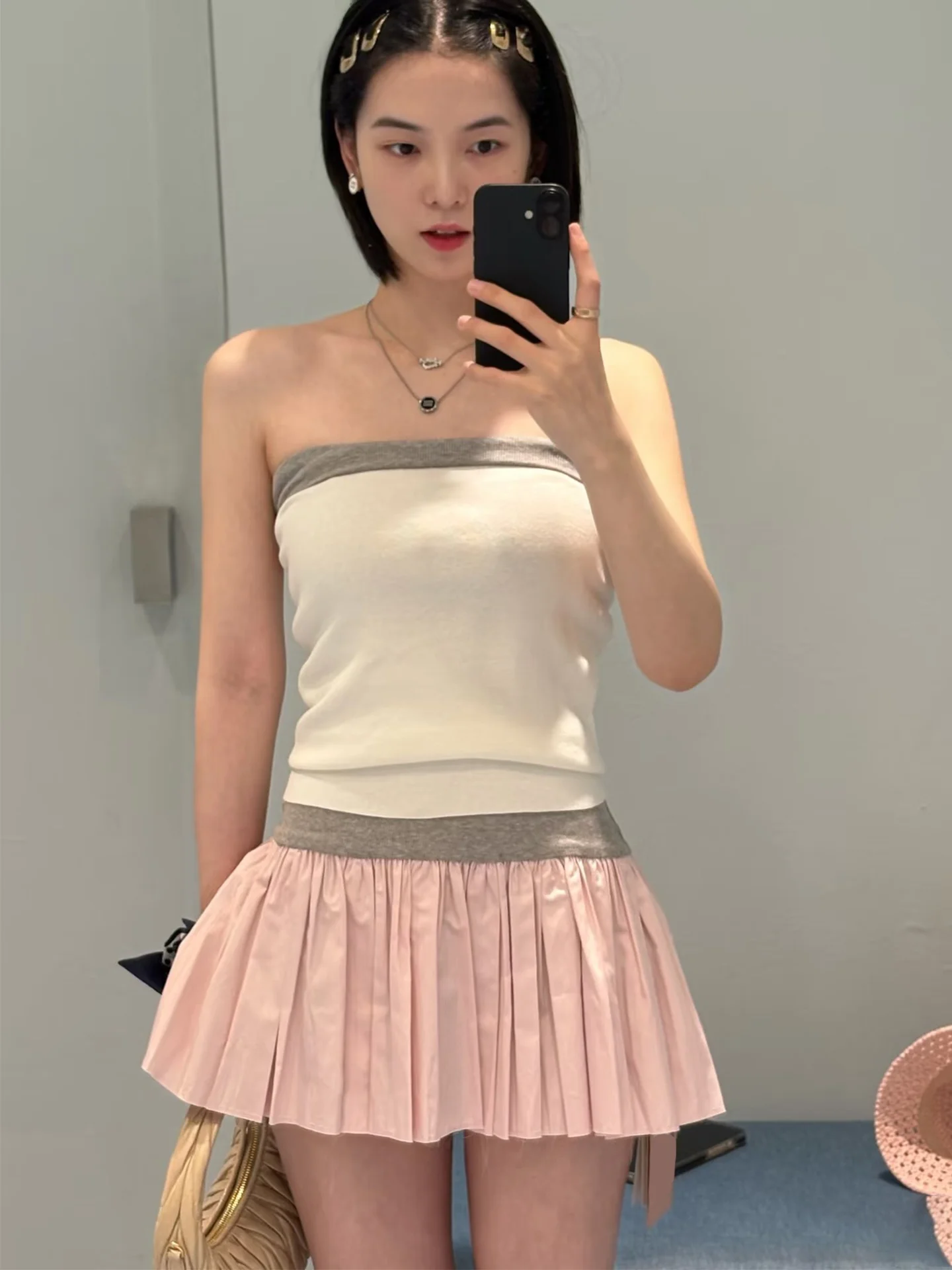 New M2026 Grey Knitted Tube Dress Women's Sporty Skirt Pink Pleated Skirt Fake Two-Piece Pure Desire Style Commute Simple
New M2026 Grey Knitted Tube Dress Women's Sporty Skirt Pink Pleated Skirt Fake Two-Piece Pure Desire Style Commute Simple
