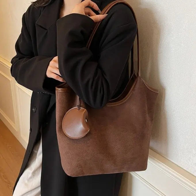 Classic Vintage Briefcase Style Bag Structured Top Handle Handbag Formal Crossbody Purse for Business Commute
Classic Vintage Briefcase Style Bag Structured Top Handle Handbag Formal Crossbody Purse for Business Commute