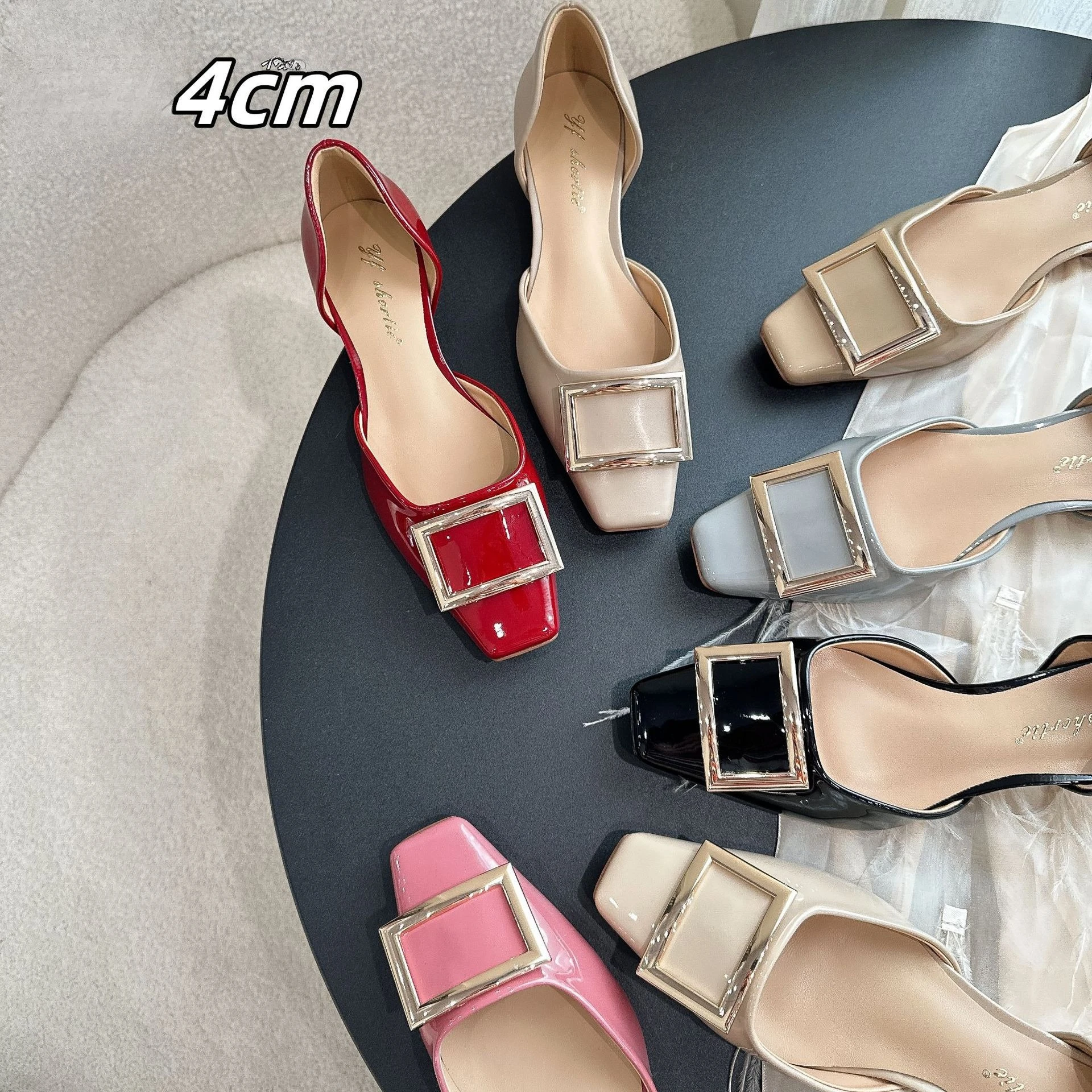 Женские туфли без шнуровки на плоской подошве с квадратным носком, элегантные модельные сандалии с невидимым углом 4 см и металлической квадратной пряжкой, повседневные и офисные сандалии 
Женские туфли без шнуровки на плоской подошве с квадратным носком, элегантные модельные сандалии с невидимым углом 4 см и металлической квадратной пряжкой, повседневные и офисные сандалии