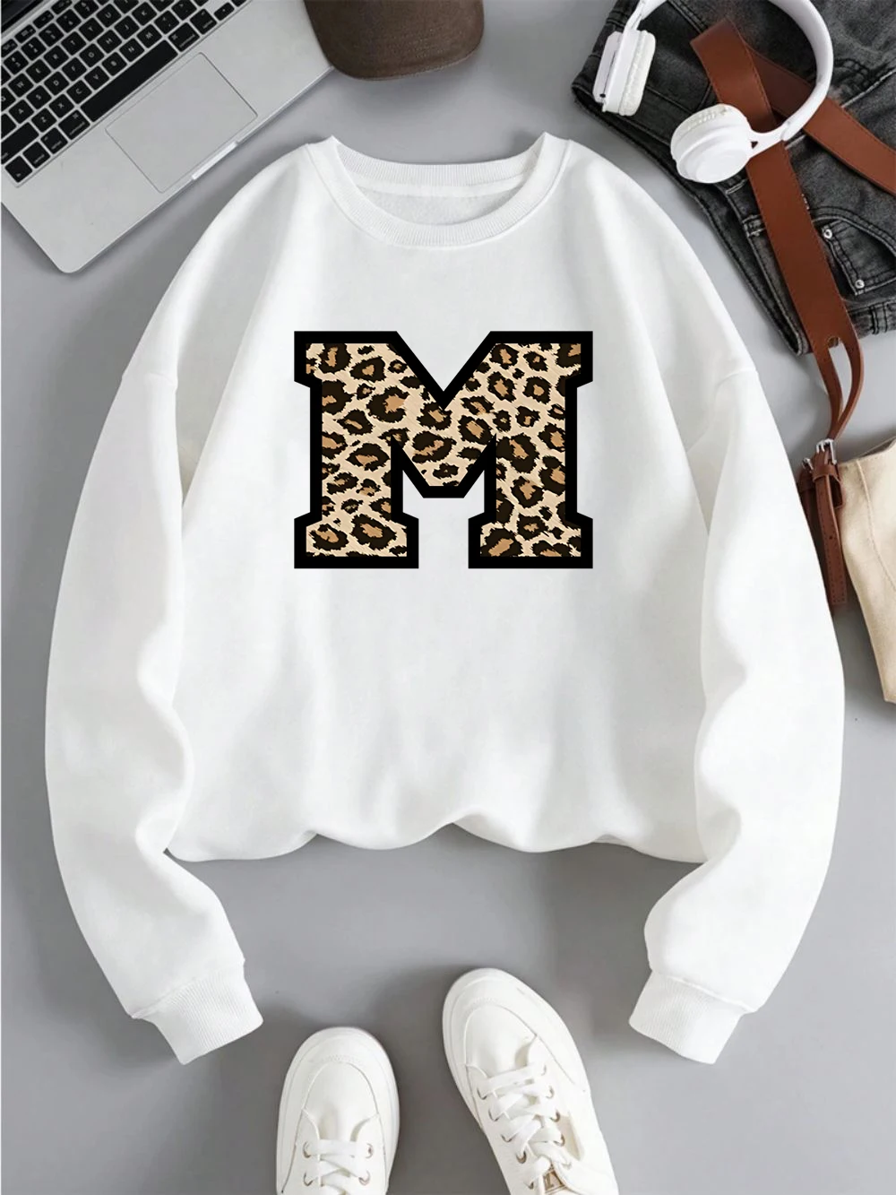 Vintage Sweatshirts Womens Leopard Letter Prints Hoodies Crewneck Oversized Fleece Warm Tops Winter Comfortable Woman Clothes
Vintage Sweatshirts Womens Leopard Letter Prints Hoodies Crewneck Oversized Fleece Warm Tops Winter Comfortable Woman Clothes