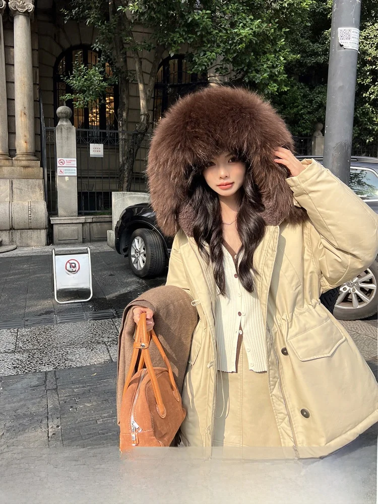 Женская зимняя парка Anna Home Parisian 90 из гусиного пуха, средней длины, модная, для работы, с меховым воротником, на молнии, для повседневной носки
Женская зимняя парка Anna Home Parisian 90 из гусиного пуха, средней длины, модная, для работы, с меховым воротником, на молнии, для повседневной носки