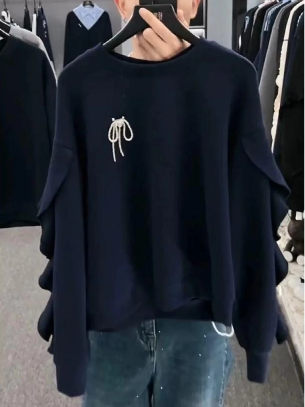 Свободный свитшот с круглым вырезом, модный, в расслабленном стиле, больших размеров, с эффектом стройности, весна 2026, дизайн с широкими плечами, женский топ
Свободный свитшот с круглым вырезом, модный, в расслабленном стиле, больших размеров, с эффектом стройности, весна 2026, дизайн с широкими плечами, женский топ