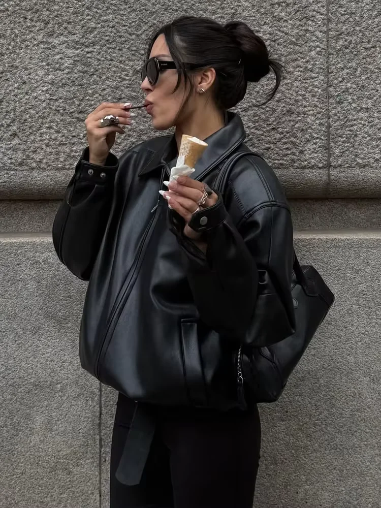 Glossy Leather Black Jacket Lady Retro Casual Lapel Full Sleeve Zipper Pocket Loose Short Coats Women Daily Highstreet Coat 2026
Glossy Leather Black Jacket Lady Retro Casual Lapel Full Sleeve Zipper Pocket Loose Short Coats Women Daily Highstreet Coat 2026