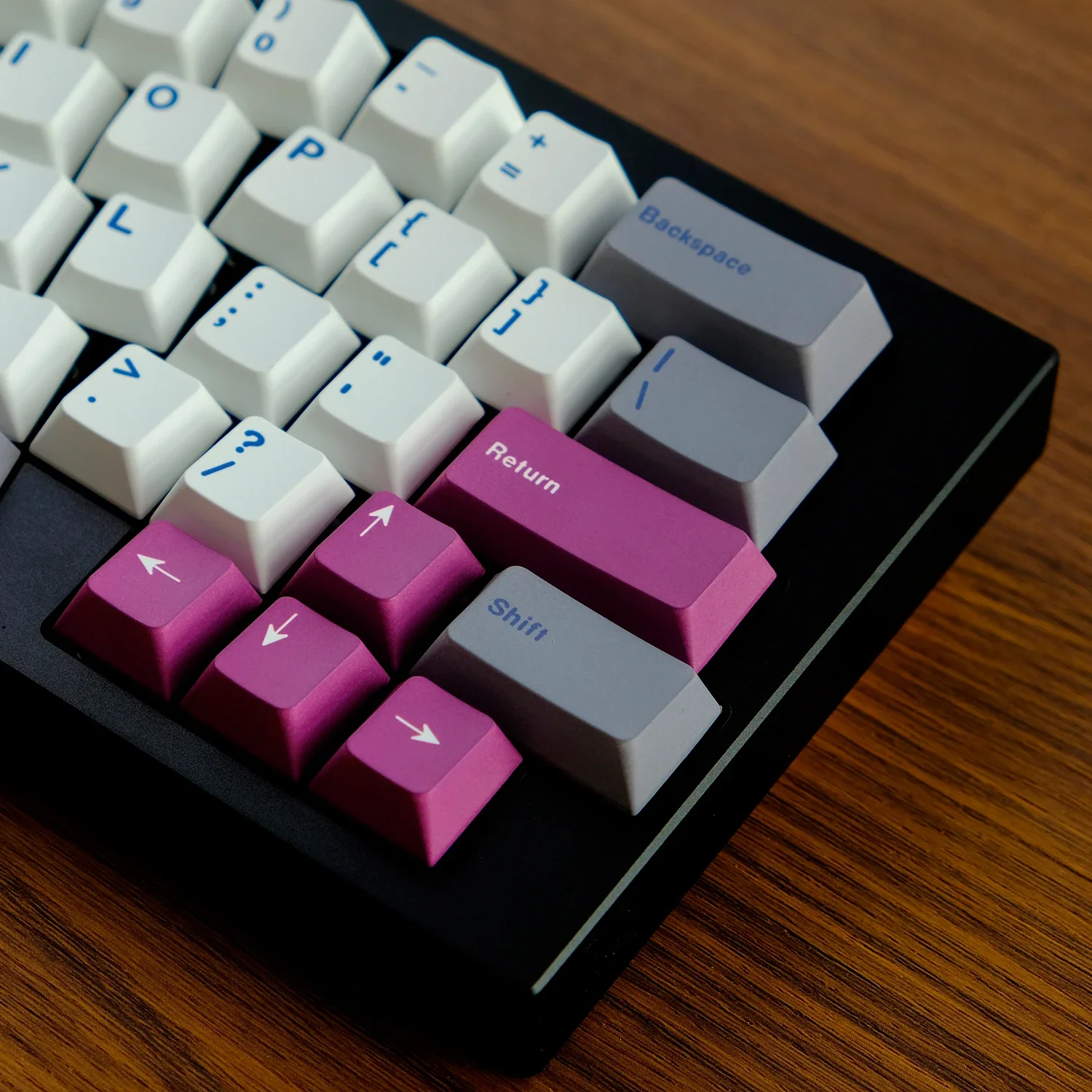 Механическая клавиатура DMG 3, сублимационная PBT, оригинальная высота, серо-фиолетовая ретро-клавиатура
Механическая клавиатура DMG 3, сублимационная PBT, оригинальная высота, серо-фиолетовая ретро-клавиатура
