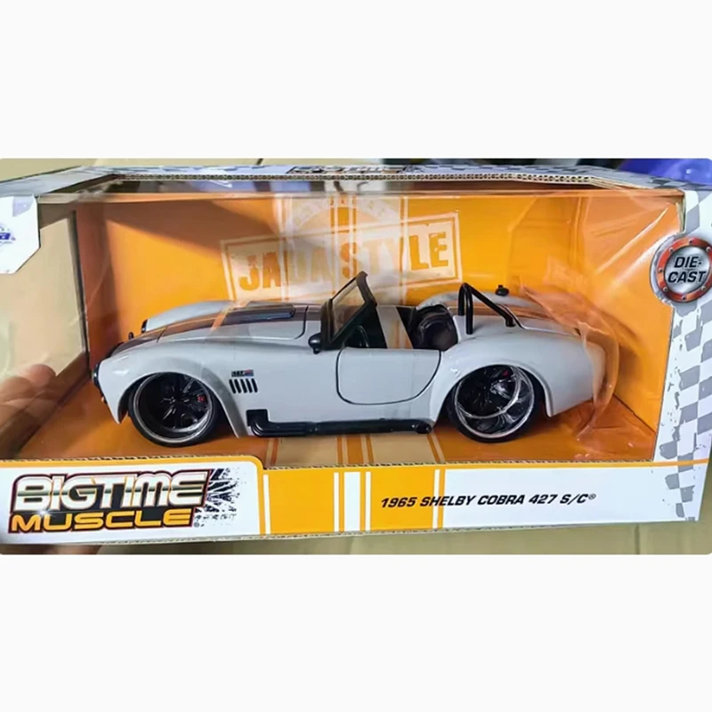 JADA Alloy 1:24 Scale 1965 Shelby Cobra 427 Sports Car Model Classic Adult Souvenir Gift Decorations Static Display
JADA Alloy 1:24 Scale 1965 Shelby Cobra 427 Sports Car Model Classic Adult Souvenir Gift Decorations Static Display