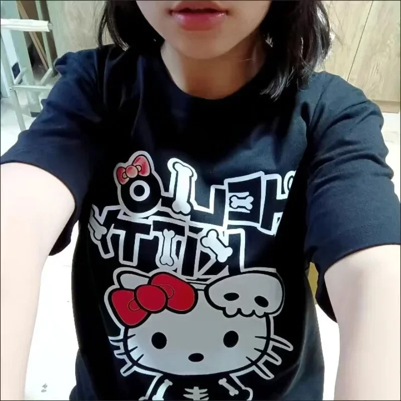 Летние Sanrio с бабочкой Hello Kitty, дизайн Хэллоуина, черные футболки с короткими рукавами и графическим рисунком, свободный топ унисекс, футболка большого размера 
Летние Sanrio с бабочкой Hello Kitty, дизайн Хэллоуина, черные футболки с короткими рукавами и графическим рисунком, свободный топ унисекс, футболка большого размера