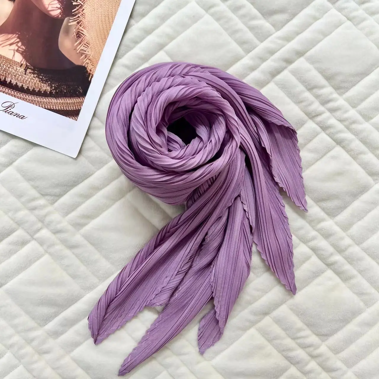 Fold Miyake Pleated Solid Color Scarf 2025 Summer New Style Pullover Shawl High-quality Scarf Women Luxury
Fold Miyake Pleated Solid Color Scarf 2025 Summer New Style Pullover Shawl High-quality Scarf Women Luxury