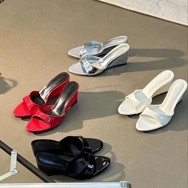 Pointed Open Toe High Heels Slippers Women Outdoor Slides Ladies Party Shoes Japanned Leather Sandalias Mujer Sexy Flip Flops
Pointed Open Toe High Heels Slippers Women Outdoor Slides Ladies Party Shoes Japanned Leather Sandalias Mujer Sexy Flip Flops