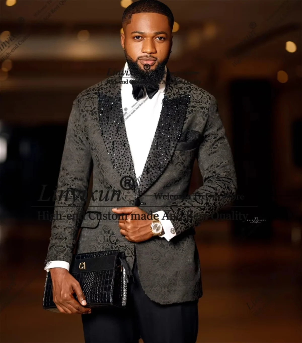 Glitter Beaded Lapel Wedding Groom Tuxedos Customized Jacquard Men Suit 2 Pieces Sets Male Party Blazer traje de hombre elegante
Glitter Beaded Lapel Wedding Groom Tuxedos Customized Jacquard Men Suit 2 Pieces Sets Male Party Blazer traje de hombre elegante