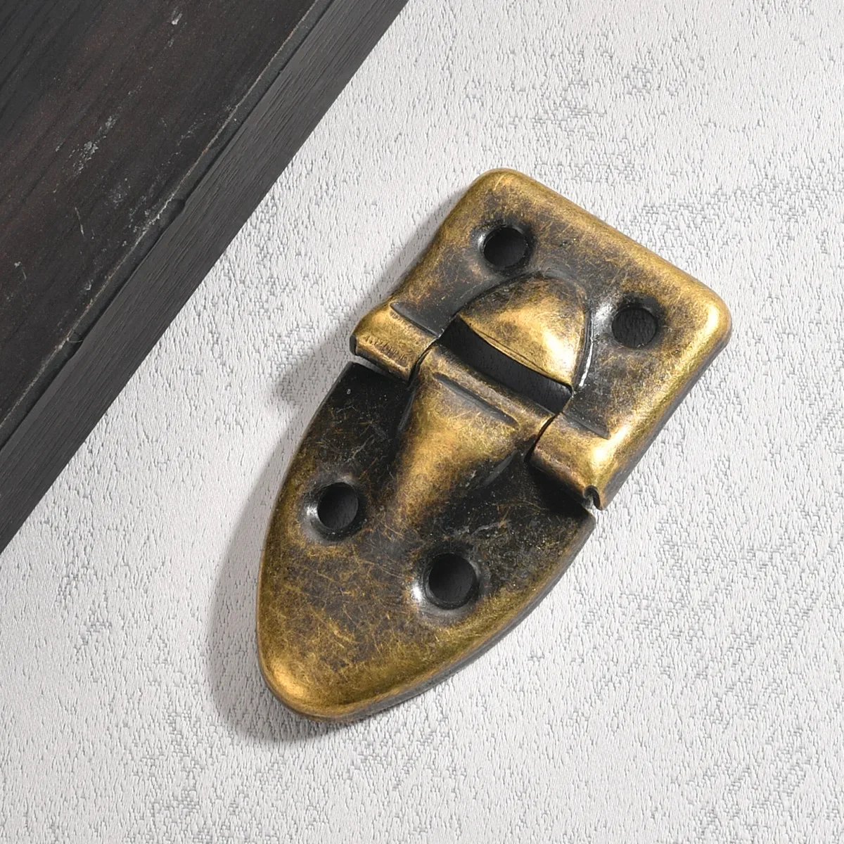 6pcs Antique wooden case round hinge common hinge iron bronze furniture decoration latch hook kit box lock jewelry box hardware
6pcs Antique wooden case round hinge common hinge iron bronze furniture decoration latch hook kit box lock jewelry box hardware