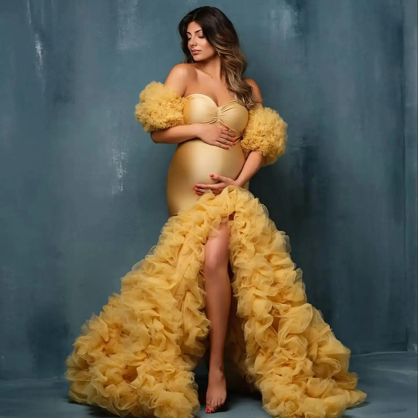 Золотые платья русалки для беременных для фотосессии с открытыми плечами и оборками, халаты для беременных, вечерние платья с рукавами по индивидуальному заказу 
Золотые платья русалки для беременных для фотосессии с открытыми плечами и оборками, халаты для беременных, вечерние платья с рукавами по индивидуальному заказу