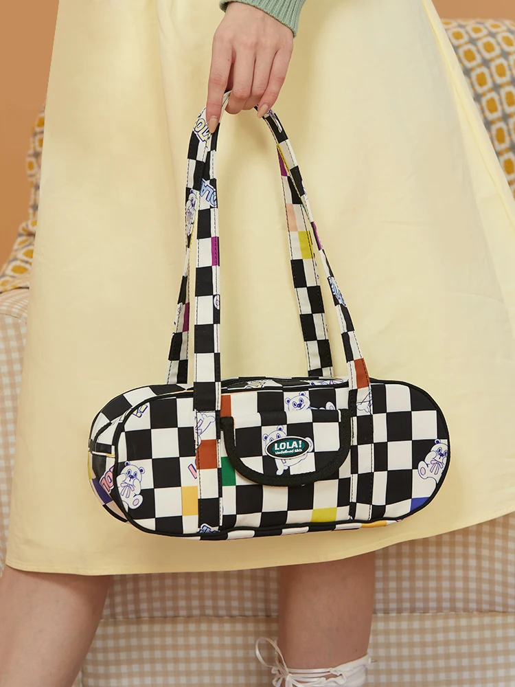 Design Color Block Shoulder Bag Women's Small Underarm Bag Breadstick Shape Preppy Style Nylon Fabric Zipper Closure
Design Color Block Shoulder Bag Women's Small Underarm Bag Breadstick Shape Preppy Style Nylon Fabric Zipper Closure