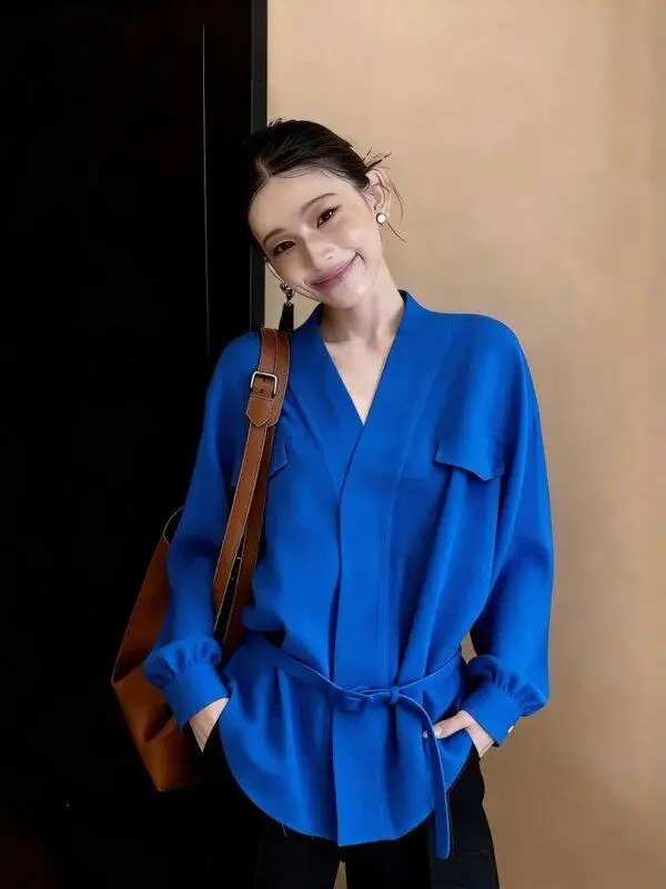 Elegant Blue Long Sleeve V-Neck Shirt Women's Fashion Spring 2026 White-Lightening High-End Feelings Simple Style Loose Fit
Elegant Blue Long Sleeve V-Neck Shirt Women's Fashion Spring 2026 White-Lightening High-End Feelings Simple Style Loose Fit