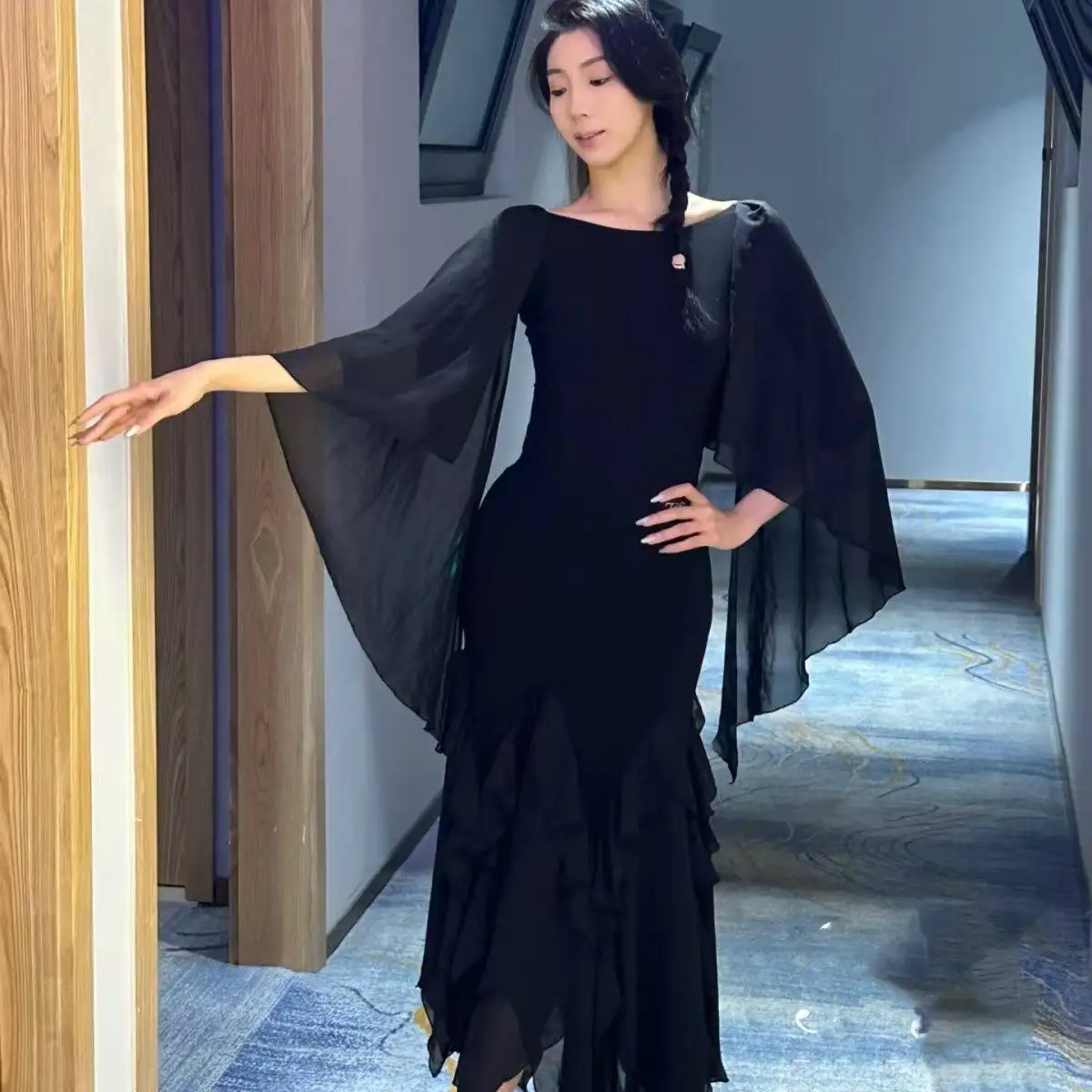 Новые современные танцевальные топы для женщин 2026 года: блузки с рукавами-фонариками для взрослых женщин, костюмы для выступлений по чача и бальным танцам DQS22141
Новые современные танцевальные топы для женщин 2026 года: блузки с рукавами-фонариками для взрослых женщин, костюмы для выступлений по чача и бальным танцам DQS22141