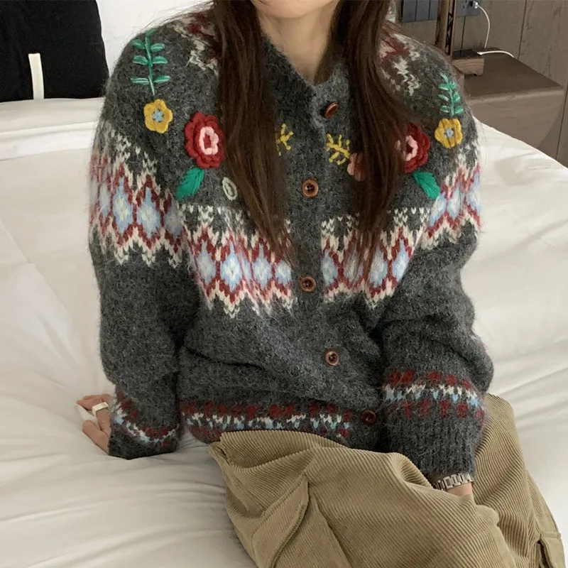 Women's Knitted Sweater Jaet Winter New Soft Warm Floral Embroidery 3D Diamond id Pattern Casual Wear for All Ages
Women's Knitted Sweater Jaet Winter New Soft Warm Floral Embroidery 3D Diamond id Pattern Casual Wear for All Ages