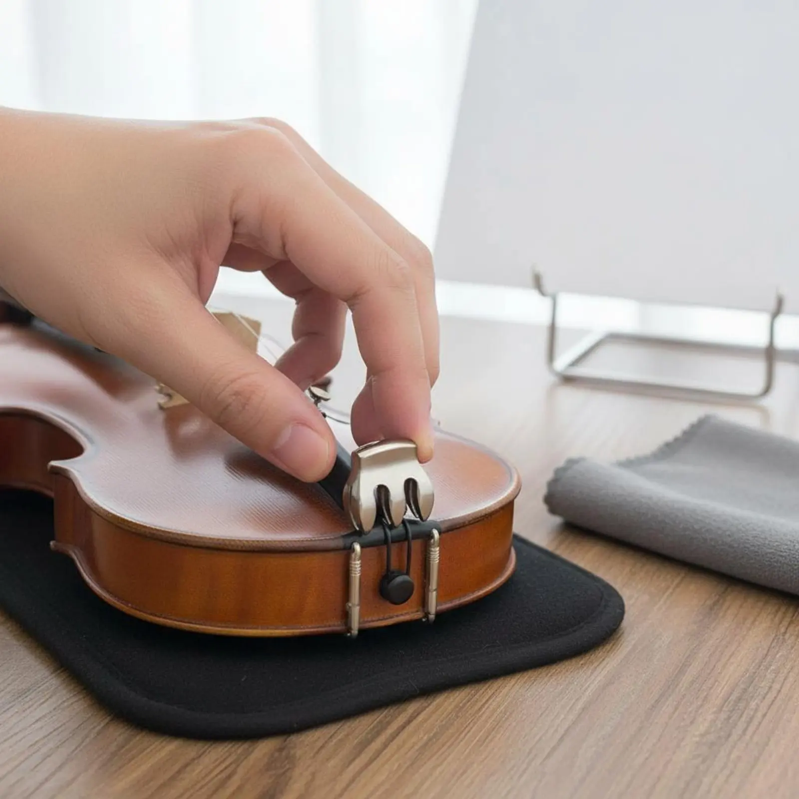 Metal Violin Mute Reduces Volume Violin Practice Mute Musical Instrument Accessory Small for Beginners
Metal Violin Mute Reduces Volume Violin Practice Mute Musical Instrument Accessory Small for Beginners