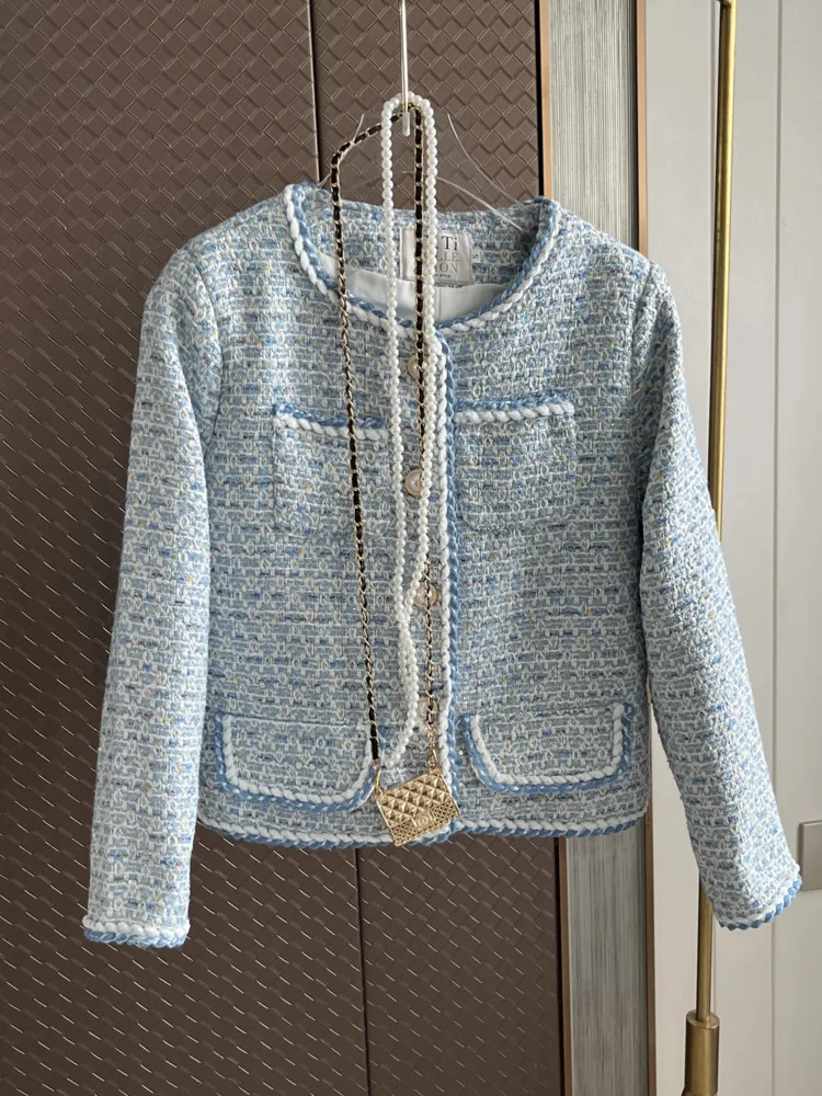 Autumn French Vintage Fragrance Tweed Coats Office Ladies Elegant Blue Runway Designer Short Tops Korean Sweet Coats 2023
Autumn French Vintage Fragrance Tweed Coats Office Ladies Elegant Blue Runway Designer Short Tops Korean Sweet Coats 2023