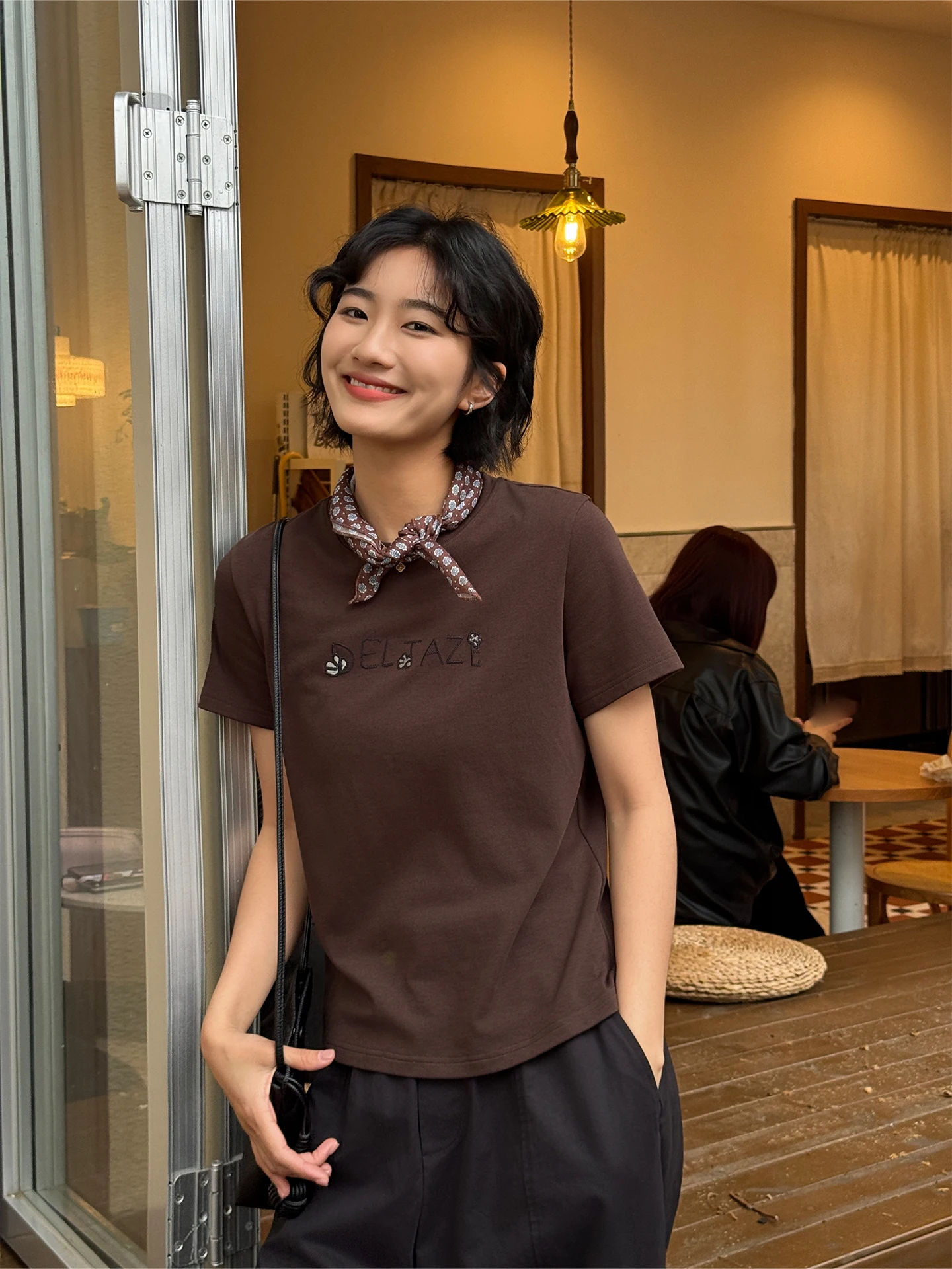 Zhou Xiaoya Coffee Color 2026 Summer New Embroidered Commute Casual round Neck Pure Cotton Short Sleeve Women's T-shirt
Zhou Xiaoya Coffee Color 2026 Summer New Embroidered Commute Casual round Neck Pure Cotton Short Sleeve Women's T-shirt
