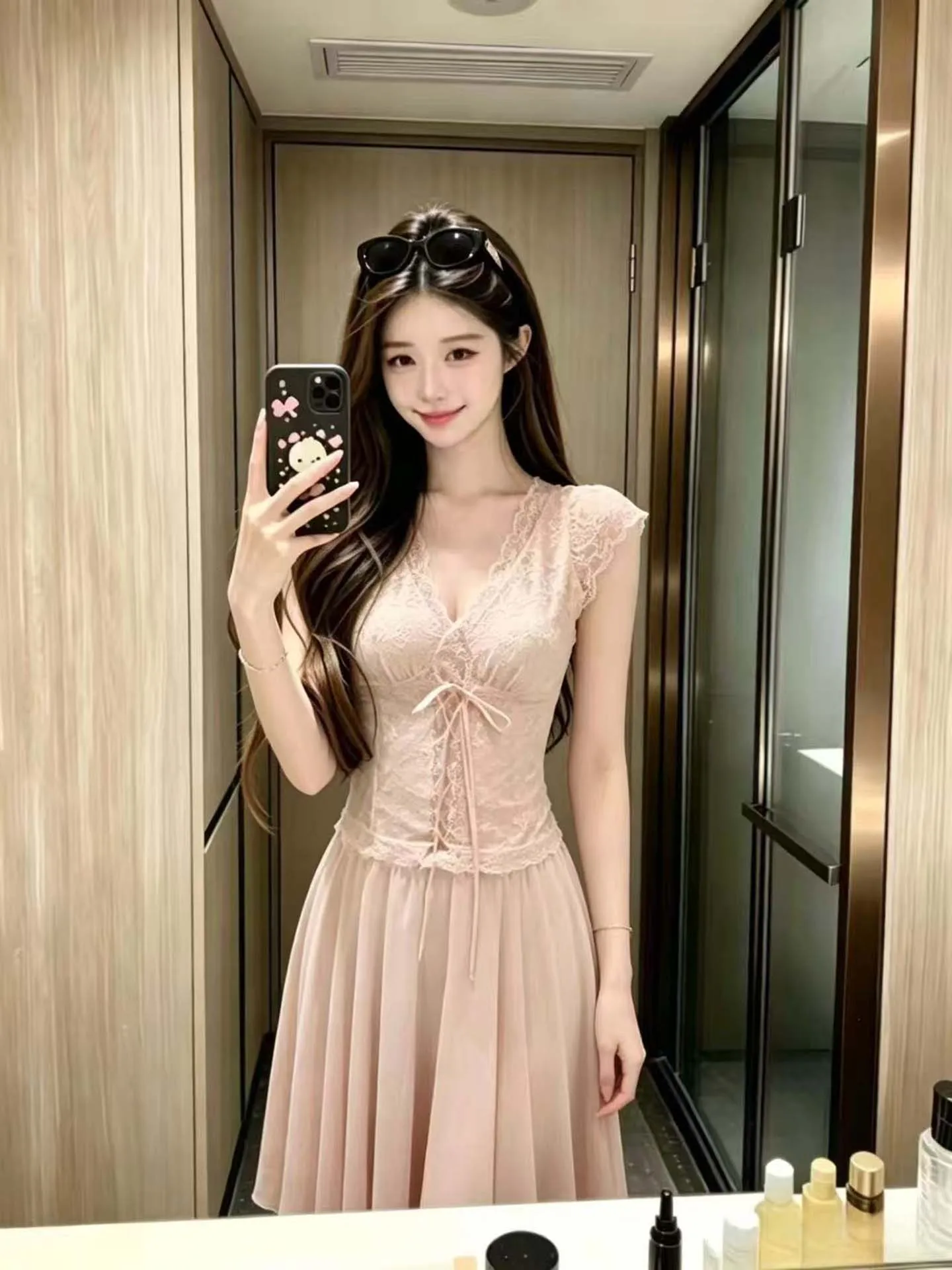 Women's V-neck Lace Tie Top And Mesh Skirt Two-piece Set Slimming Waist High-waisted Summer Fashion Ensemble
Women's V-neck Lace Tie Top And Mesh Skirt Two-piece Set Slimming Waist High-waisted Summer Fashion Ensemble