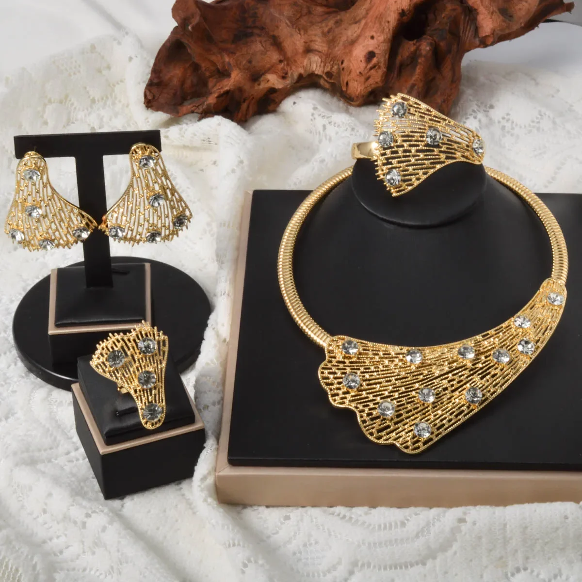 Cooper Gold Plated Dubai Jewelry Sets Necklace Bracelet Earrings Ring Set for Engagement Wedding Party Jewelry Gift
Cooper Gold Plated Dubai Jewelry Sets Necklace Bracelet Earrings Ring Set for Engagement Wedding Party Jewelry Gift