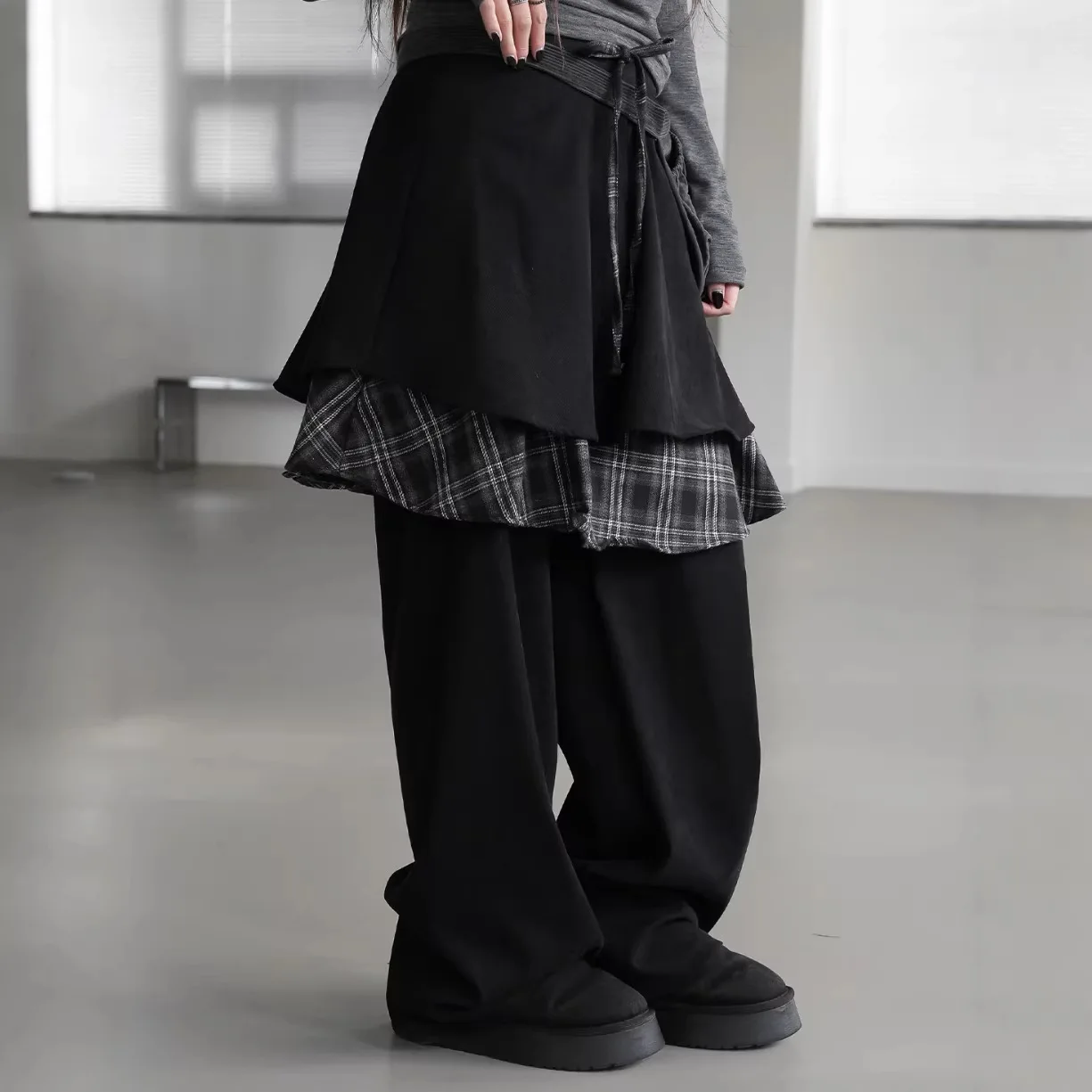 26 Spring Retro Personalized Plaid Skirt Loose Fake Two-piece Trousers Wide-leg Pants
26 Spring Retro Personalized Plaid Skirt Loose Fake Two-piece Trousers Wide-leg Pants