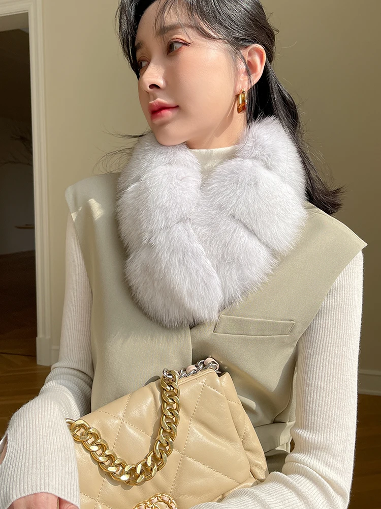 Real Fox Fur Scarf for Women Winter Furry Collar Plush Neck Wraps Warm Muffler for Female
Real Fox Fur Scarf for Women Winter Furry Collar Plush Neck Wraps Warm Muffler for Female