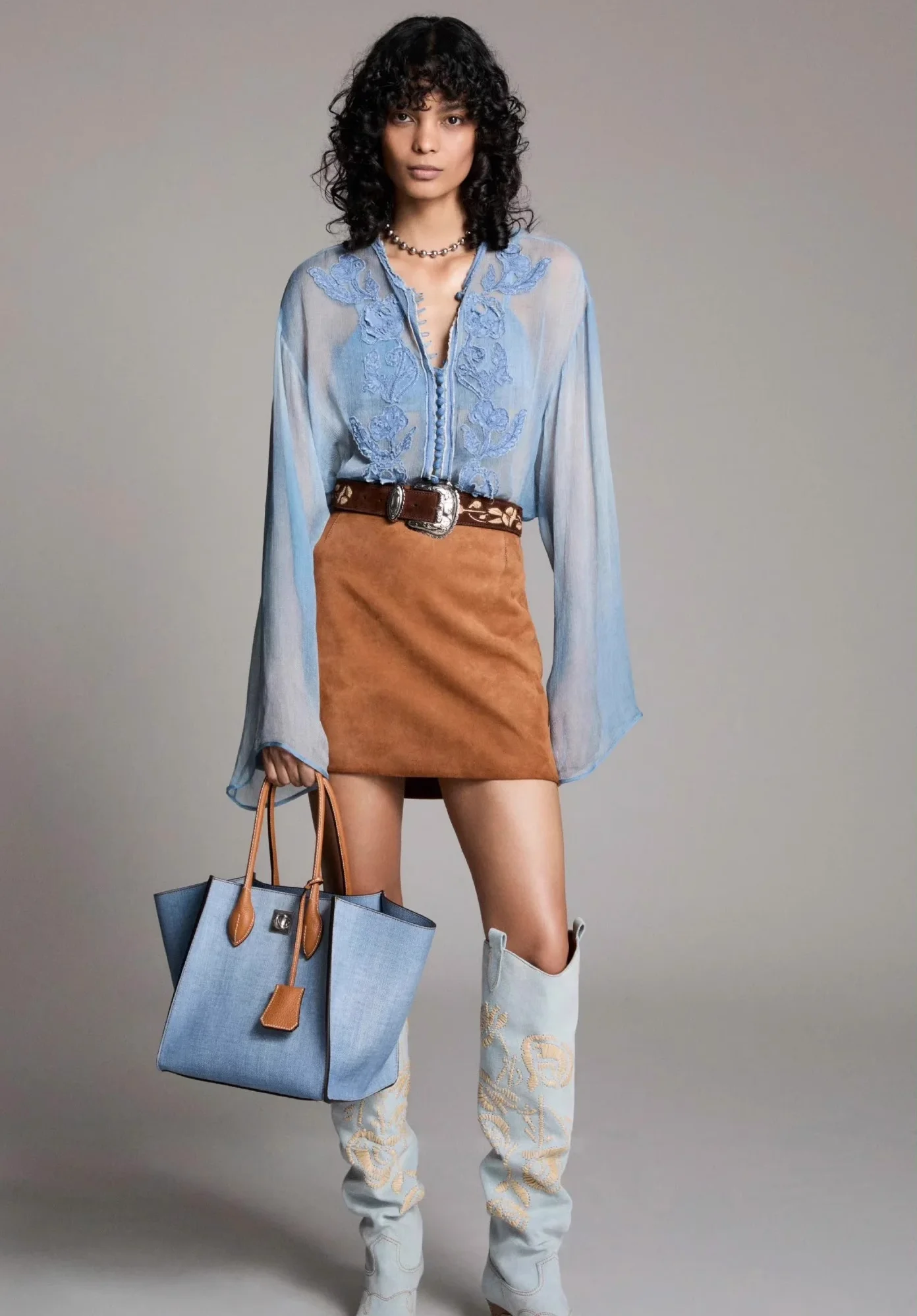 2025 Spring Autumn Shirt Fashion Women's Silk Blouse Elegant Ladies Embroidered Transparent Shirt
2025 Spring Autumn Shirt Fashion Women's Silk Blouse Elegant Ladies Embroidered Transparent Shirt