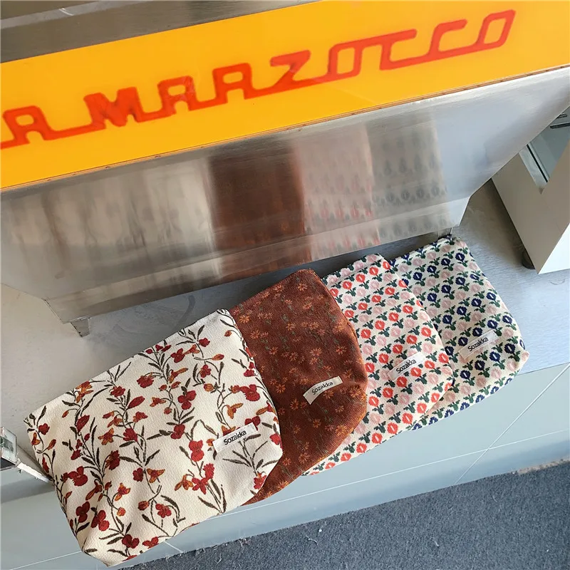 Large Capacity Portable Flower Corduroy Makup Bag Toiletry Bag Skincare Organizer Daily Clutch Bag Ins Retro Floral Cosmetic Bag
Large Capacity Portable Flower Corduroy Makup Bag Toiletry Bag Skincare Organizer Daily Clutch Bag Ins Retro Floral Cosmetic Bag