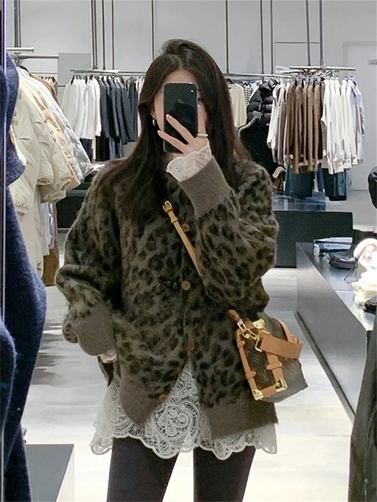 Ele Leopard Print Knitwear Jaet Women's Faionable Spring New Sle Top American Retro Open Cardigan Korean Version
Ele Leopard Print Knitwear Jaet Women's Faionable Spring New Sle Top American Retro Open Cardigan Korean Version