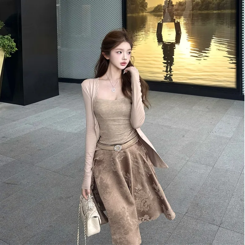 Summer Sexy Retro Slim Fit Strap Lace Trim Knitted Sun Protection Open Cardigan A-Line Umbrella Skirt Set Women's Fashion
Summer Sexy Retro Slim Fit Strap Lace Trim Knitted Sun Protection Open Cardigan A-Line Umbrella Skirt Set Women's Fashion