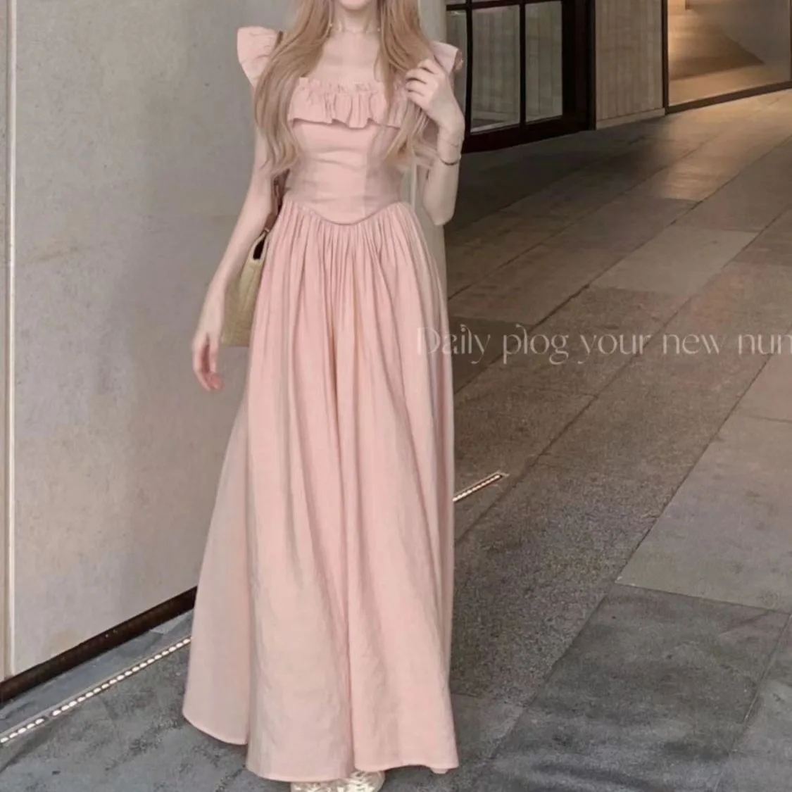 2025 Summer New Ruffle Leaf Edge Dress New Temperament Waist Thin A-shaped Skirt
2025 Summer New Ruffle Leaf Edge Dress New Temperament Waist Thin A-shaped Skirt