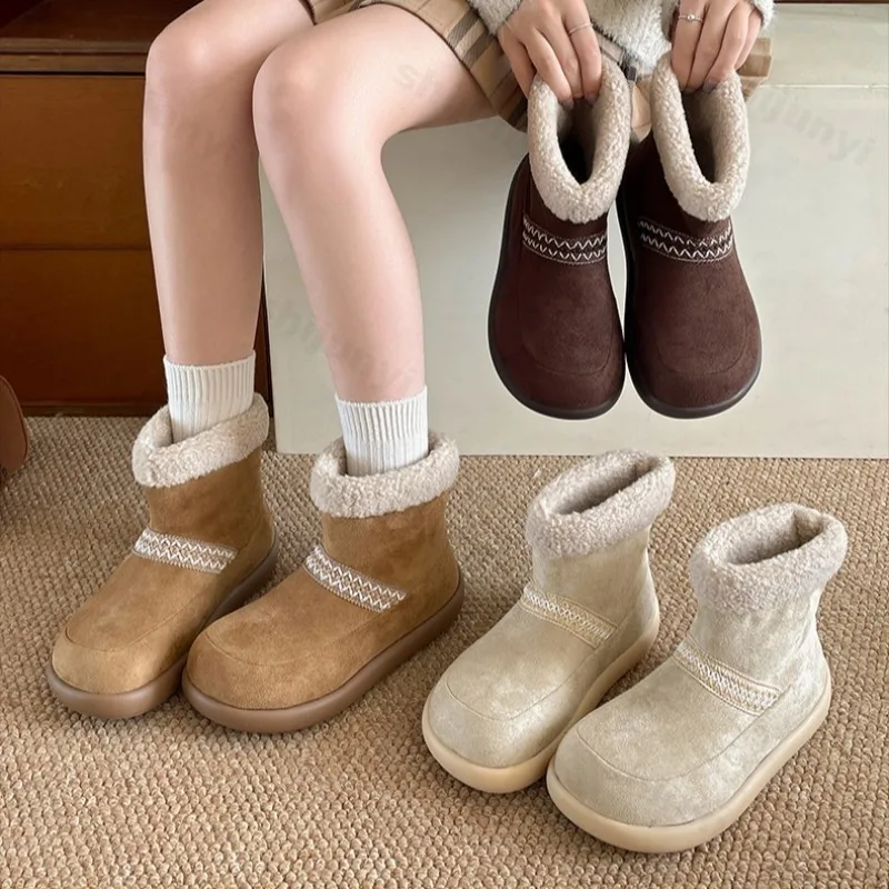 Женские зимние ботинки на платформе, новинка 2023 года, осень-зима, нескользящая плюшевая хлопковая обувь на мягкой подошве, винтажные удобные модные полусапожки
Женские зимние ботинки на платформе, новинка 2023 года, осень-зима, нескользящая плюшевая хлопковая обувь на мягкой подошве, винтажные удобные модные полусапожки