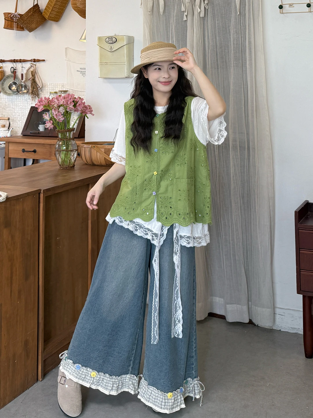 plus Size Women's Lace Trimmed Vintage Embroidered Tank Top Knitted Lace Splicing Denim Pants Three Piece Set Summer Fashion
plus Size Women's Lace Trimmed Vintage Embroidered Tank Top Knitted Lace Splicing Denim Pants Three Piece Set Summer Fashion