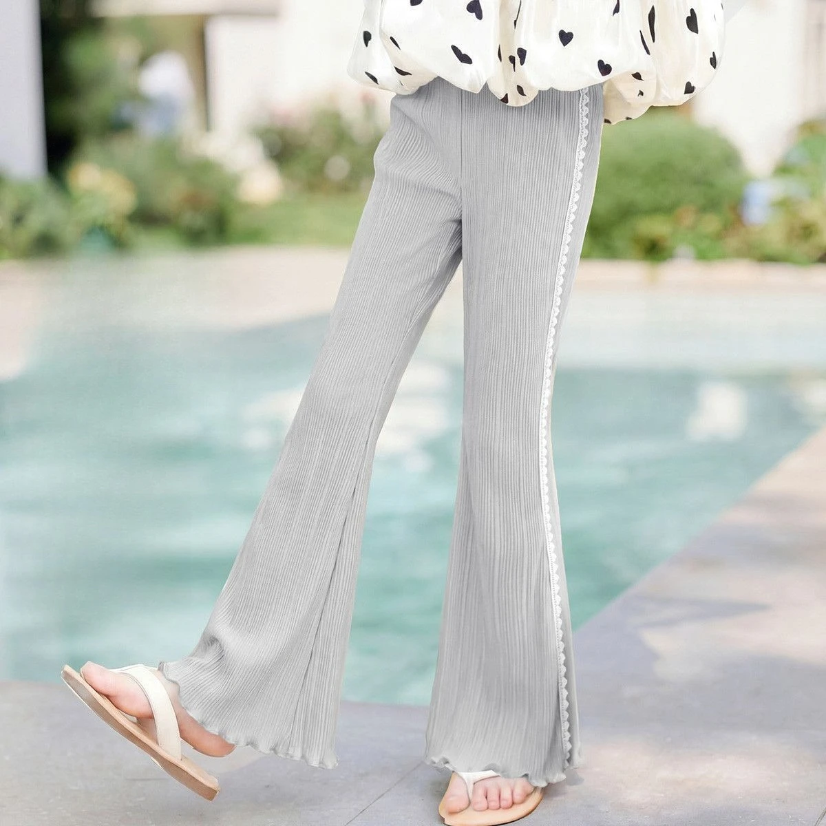 Girls Summer Lightweight Flare Pants Lace Trim Ribbed Casual Trousers Kids Elastic Waist Breathable Fashion Pants for 3-14Y
Girls Summer Lightweight Flare Pants Lace Trim Ribbed Casual Trousers Kids Elastic Waist Breathable Fashion Pants for 3-14Y