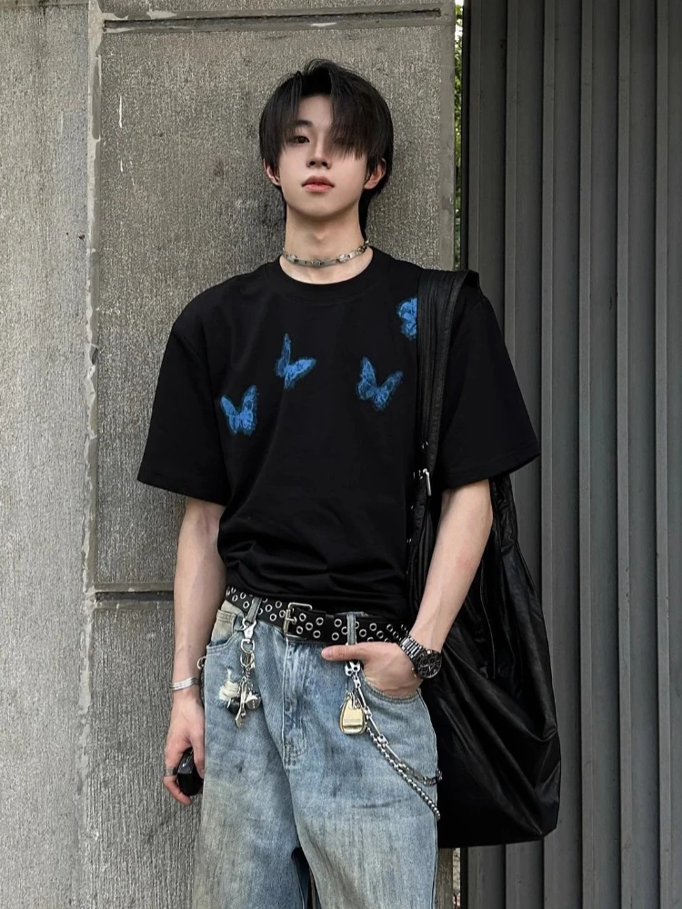 Butterflies Printed Graphic Tee Cotton Oversized Fit Shirts Vintage Americana Street Summer 2025 Youth Streetwear Essential
Butterflies Printed Graphic Tee Cotton Oversized Fit Shirts Vintage Americana Street Summer 2025 Youth Streetwear Essential