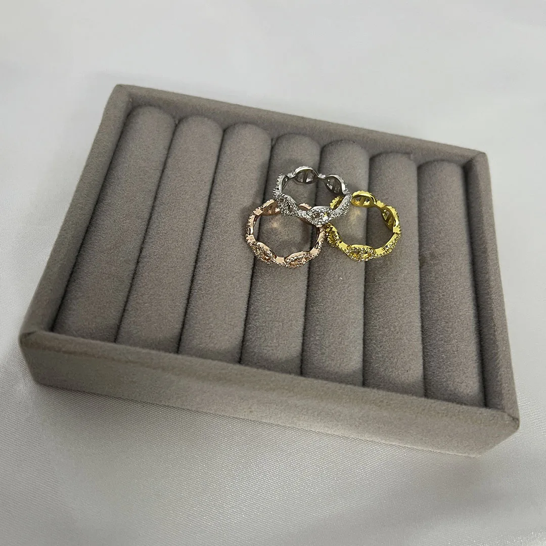 925 Sterling Silver Fashionable Hollow Inlaid Women's Ring, Exquisite And Popular Holiday Anniversary Gift.
925 Sterling Silver Fashionable Hollow Inlaid Women's Ring, Exquisite And Popular Holiday Anniversary Gift.