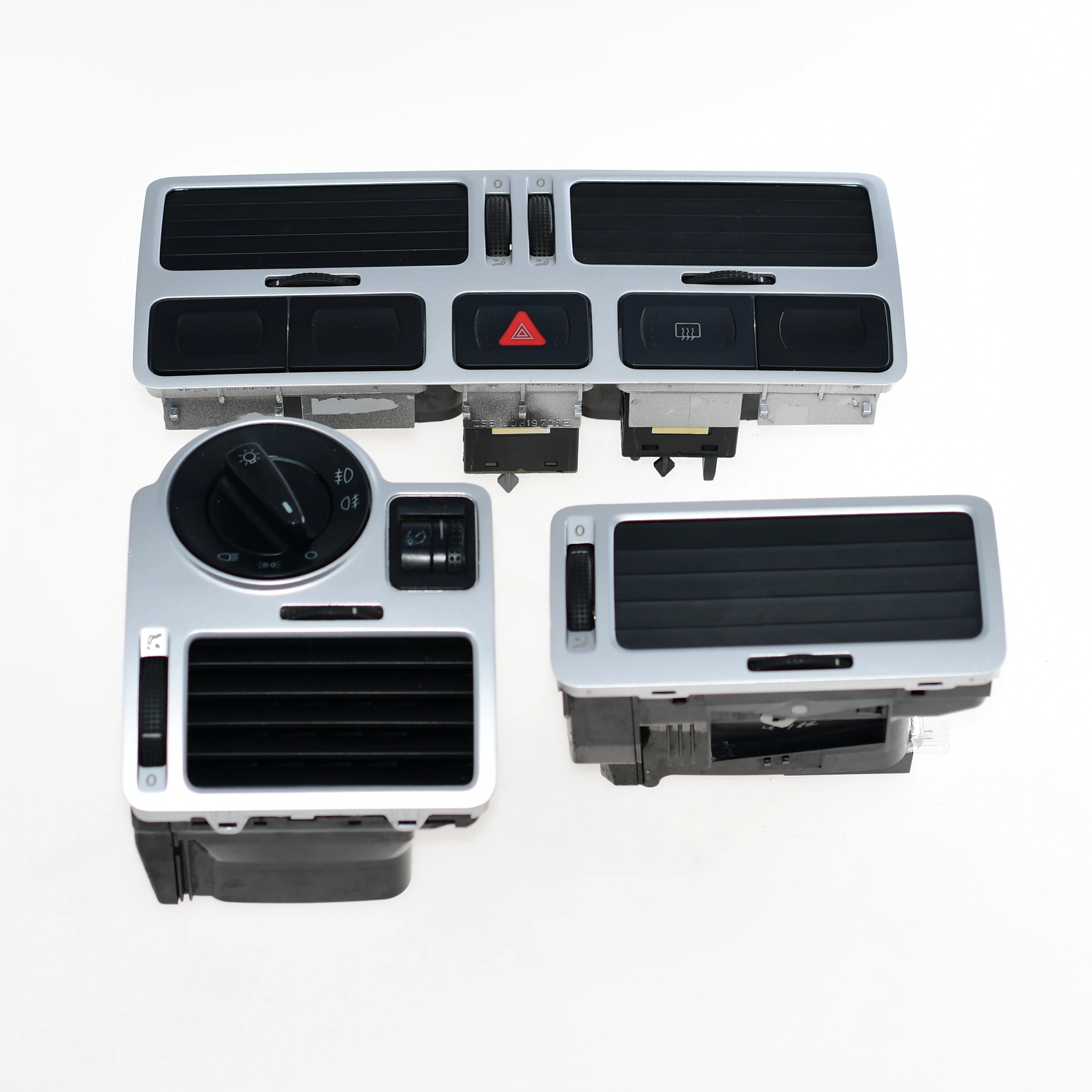1 Set Silver Air Outlet Left Right And Center outlet Suitable for VW Golf MK4 1J1819703E 1J1819704E 1J0819728E
1 Set Silver Air Outlet Left Right And Center outlet Suitable for VW Golf MK4 1J1819703E 1J1819704E 1J0819728E 