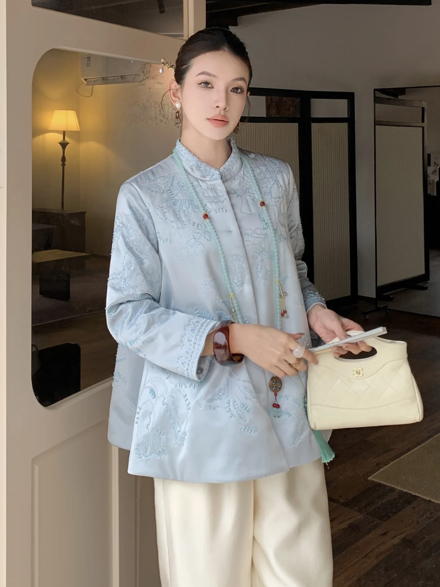 Новый китайский костюм Тан из ацетата Ele, женский элитный топ в стиле дзен с вышивкой и воротником-стойкой, модный свободный крой
Новый китайский костюм Тан из ацетата Ele, женский элитный топ в стиле дзен с вышивкой и воротником-стойкой, модный свободный крой