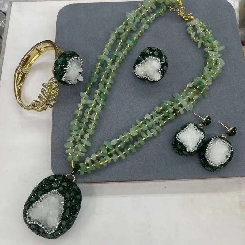 3 ряда зеленый нефрит турмалин аметист барокко кулон ожерелье серьги кольцо браслет
3 ряда зеленый нефрит турмалин аметист барокко кулон ожерелье серьги кольцо браслет