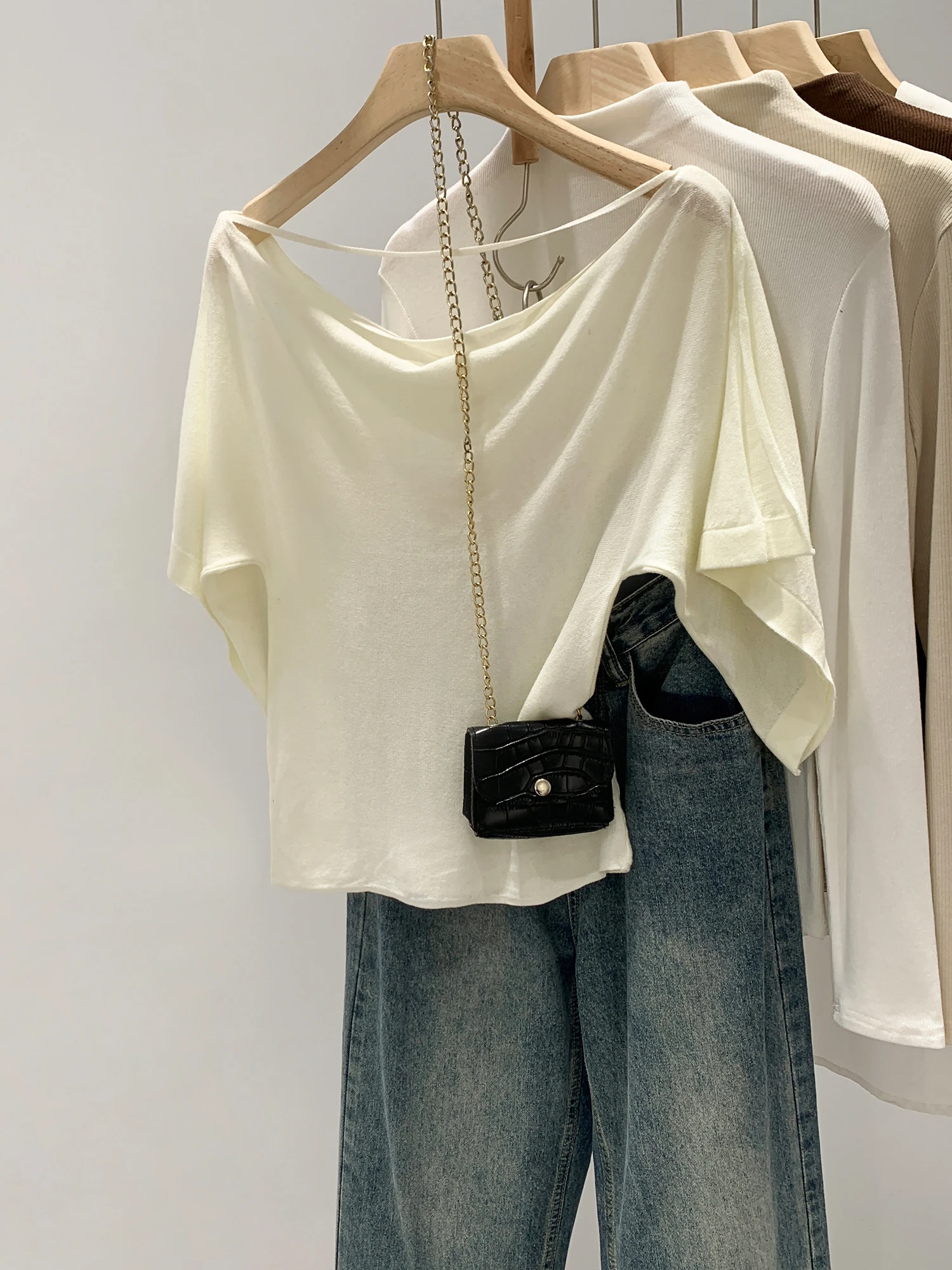 Summer Casual Knitted Short Sleeve T-Shirt Women's Loose Fit Shoulder Baring Neckline Comfortable Lazy Style Top
Summer Casual Knitted Short Sleeve T-Shirt Women's Loose Fit Shoulder Baring Neckline Comfortable Lazy Style Top