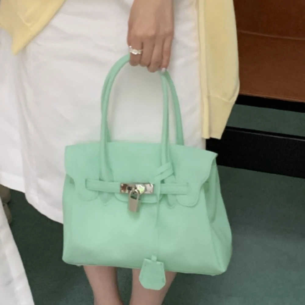 SHELKSBAG Handbags for Woman Luxury 2026 Summer New Collection Water Resistant Large Capacity Daily Use Tote Shoulder Bag
SHELKSBAG Handbags for Woman Luxury 2026 Summer New Collection Water Resistant Large Capacity Daily Use Tote Shoulder Bag
