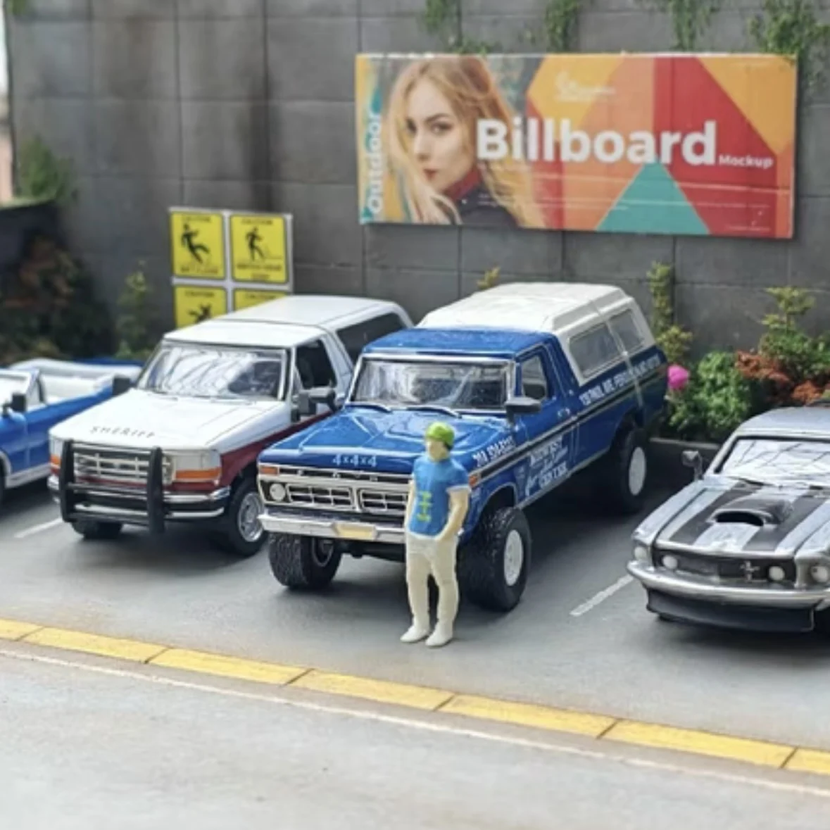 GreenLight 1:64 1974 Ford F-250 with camper shell 30345 Toy Car Model Childrens Gift.
GreenLight 1:64 1974 Ford F-250 with camper shell 30345 Toy Car Model Childrens Gift.