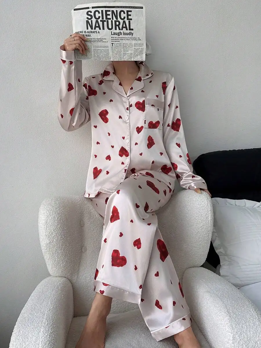 Heart Print Lapel Long Sleeve Satin Pajama Set For Women
Heart Print Lapel Long Sleeve Satin Pajama Set For Women